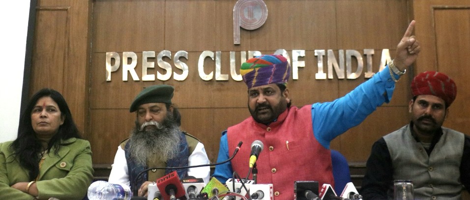 करणी सेना की मोदी सरकार और सेंसर बोर्ड को चेतावनी, ‘पद्मावती’ रिलीज हुई तो होंगे विशाल विरोध-प्रदर्शन