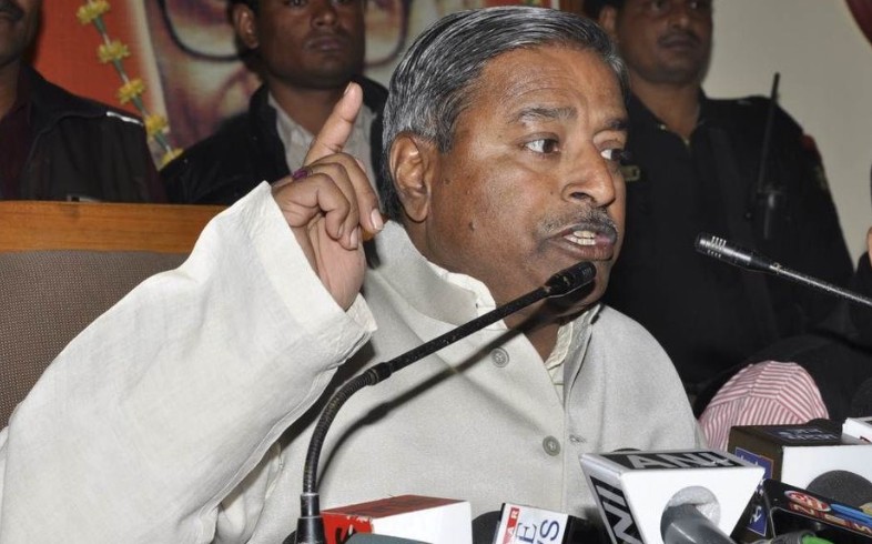 ‘मुसलमानों’ पर वाकयुद्ध्: ओवैसी बोले न कहो पाकिस्तानी, कटियार बोले, तुम्हारा भारत में क्या काम