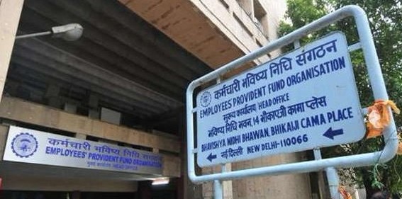 मोदी सरकार ने नौकरीपेशा पीएफ खाताधारकों को दिया झटका, पीएफ पर ब्याज दर 8.65 फीसदी से घटाकर 8.55 फीसदी की