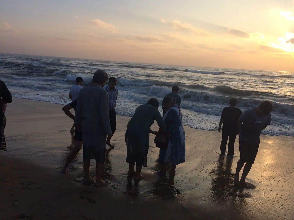 नीलाभ के अंतिम अवशेष प्रकृति में विलीन: सागर मिले कौन से जल में, कोई जाने न...