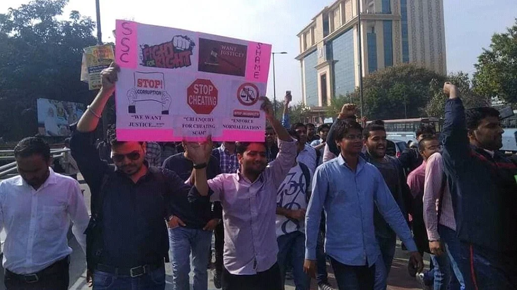 एसएससी घोटाला: सरकार ने दिए सीबीआई जांच के आदेश, लिखित आश्वासन की मांग पर अड़े छात्रों का धरना-प्रदर्शन जारी