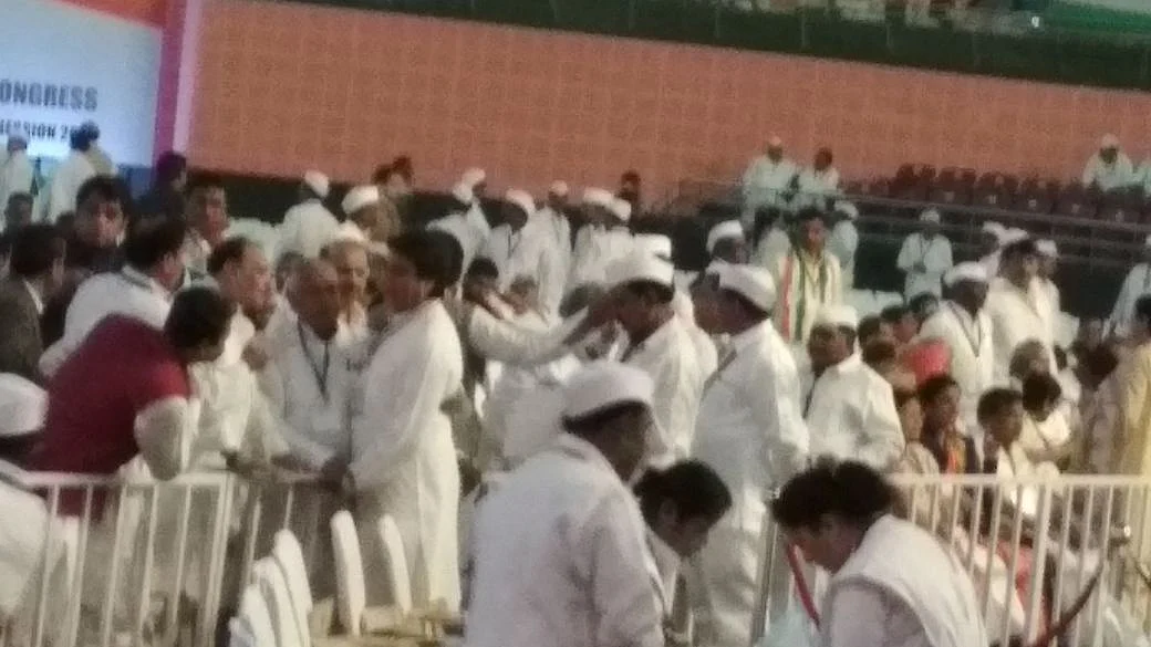 कांग्रेस महाधिवेशन LIVE: ‘खोखला दावा कर किसानों को फिर से ठगने की कोशिश कर रही है बीजेपी’