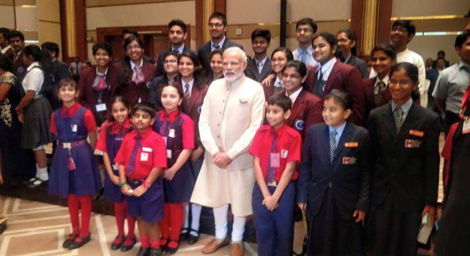 विष्णु नागर का व्यंग्य: मोदीजी ने अपमान सह लिया, लेकिन तीन का पहाड़ा नहीं सुनाया!