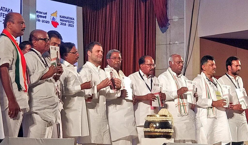 कर्नाटक चुनाव के लिए कांग्रेस का घोषणा पत्र: 5 साल में एक करोड़ नौकरी देने का वादा