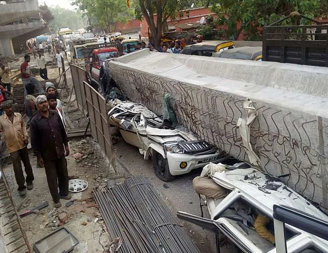 वाराणसी हादसा LIVE: सभी निर्माणाधीन पुलों की होगी समीक्षा