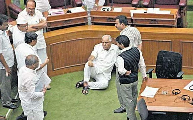 सत्ता हाथ से फिसलती देख, कर्नाटक में राष्ट्रपति शासन लगा देगी बीजेपी?