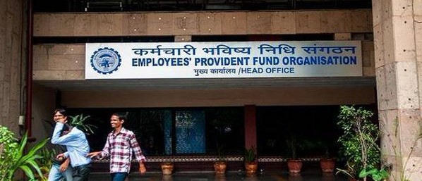 मोदी सरकार ने पीएफ खाताधारकों को दिया झटका, पीएफ पर ब्याज दर 8.65 फीसदी से घटाकर 8.55 को दी मंजूरी