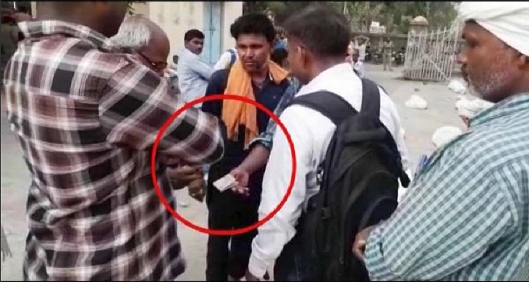 वाराणसी हादसा LIVE: यूपी सरकार के बड़े अधिकारी ने आंधी-तूफान को बताया हादसे का कारण