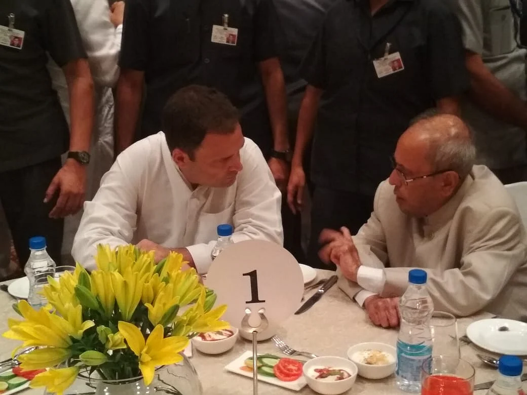 राहुल गांधी की इफ्तार पार्टी: प्रणब मुखर्जी, प्रतिभा पाटिल, मनमोहन सिंह समेत कई बड़े नेता हुए शामिल