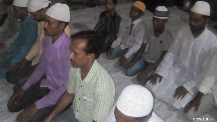 अयोध्या में साम्प्रदायिक सौहार्द की दिखी मिसाल, सरयू कुंज मंदिर में आयोजित हुई इफ्तार पार्टी