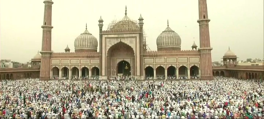 देश भर में ईद की रौनक, राष्ट्रपति, प्रधानमंत्री और कांग्रेस अध्यक्ष ने की समाज में भाईचारा बढ़ने की कामना