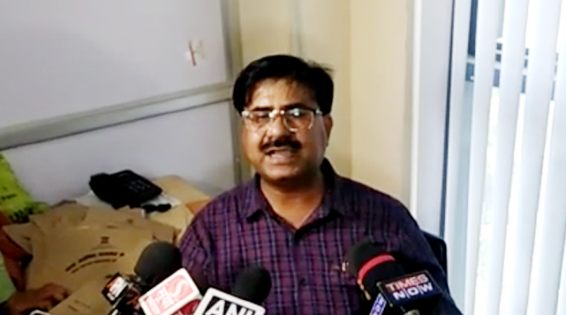 लखनऊ पासपोर्ट विवाद: अधिकारी विकास मिश्रा के समर्थन में आए आरएसएस नेता समेत कई लोग