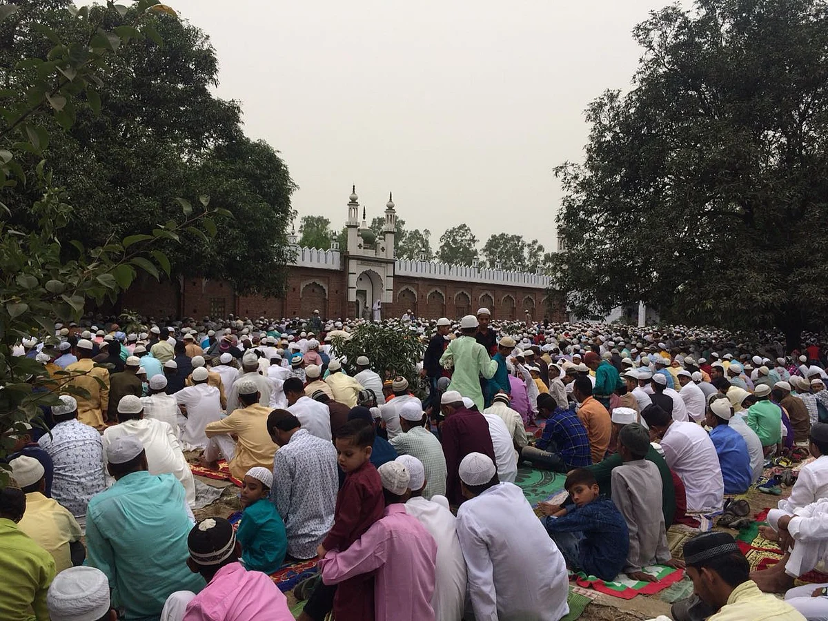 देश भर में ईद की रौनक, राष्ट्रपति, प्रधानमंत्री और कांग्रेस अध्यक्ष ने की समाज में भाईचारा बढ़ने की कामना