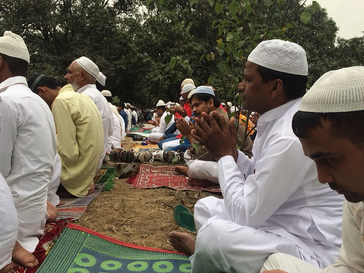 देश भर में ईद की रौनक, राष्ट्रपति, प्रधानमंत्री और कांग्रेस अध्यक्ष ने की समाज में भाईचारा बढ़ने की कामना