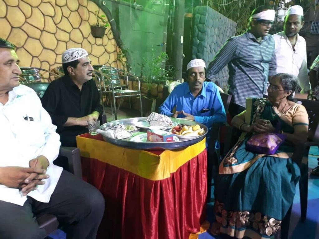 गुजरात: अहमदाबाद में आयोजित इफ्तार पार्टी में शामिल हुईं पीएम मोदी की पत्नी जशोदाबेन