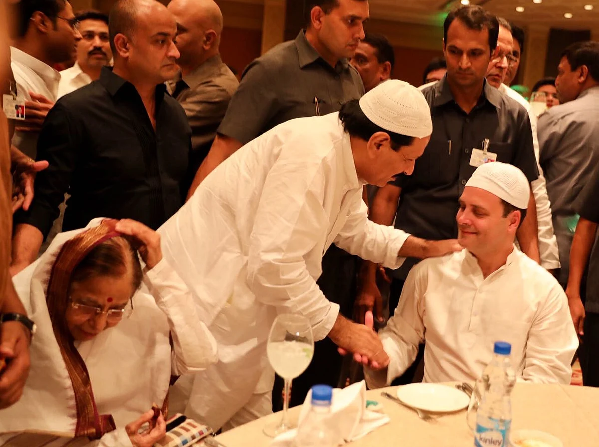 राहुल गांधी की इफ्तार पार्टी: प्रणब मुखर्जी, प्रतिभा पाटिल, मनमोहन सिंह समेत कई बड़े नेता हुए शामिल