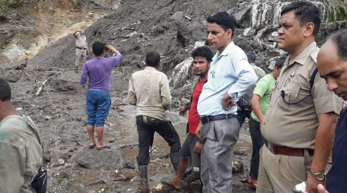 उत्तराखंड: चमोली जिले के थराली में बादल फटने से भारी तबाही, कई दुकान, मकान ध्वस्त, गाड़ियां बहीं