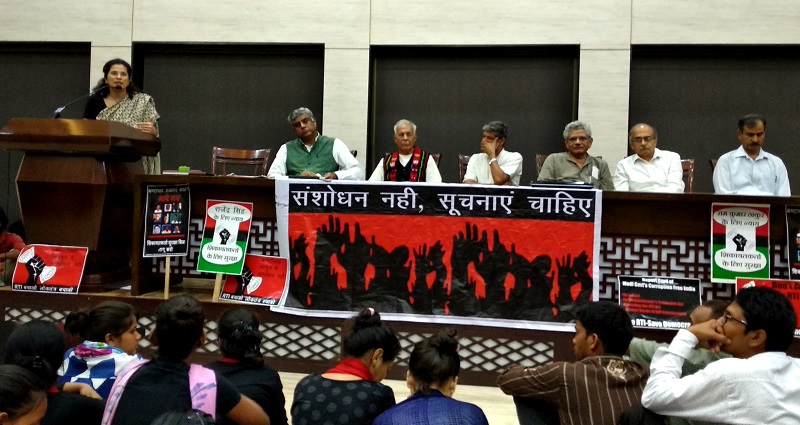 विपक्ष के सामने कमज़ोर पड़ी मोदी सरकार, आरटीआई में टाला संशोधन