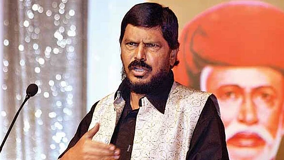 मोदी सरकार के फैसलों को लेकर एनडीए में बगावत, पासवान के बाद रामदास अठावले ने जताया कड़ा विरोध