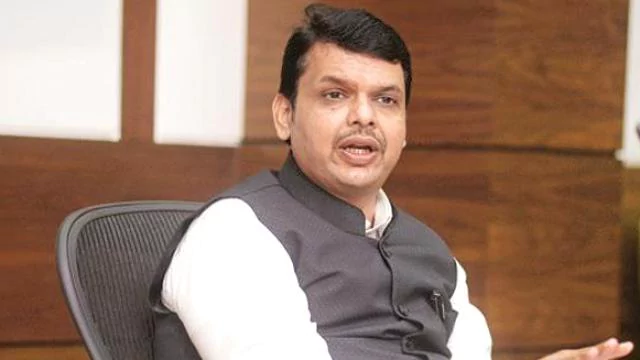 महाराष्ट्र : मुख्यमंत्री फड़णवीस पर 1767 करोड़ रुपये के भूमि घोटाले का आरोप