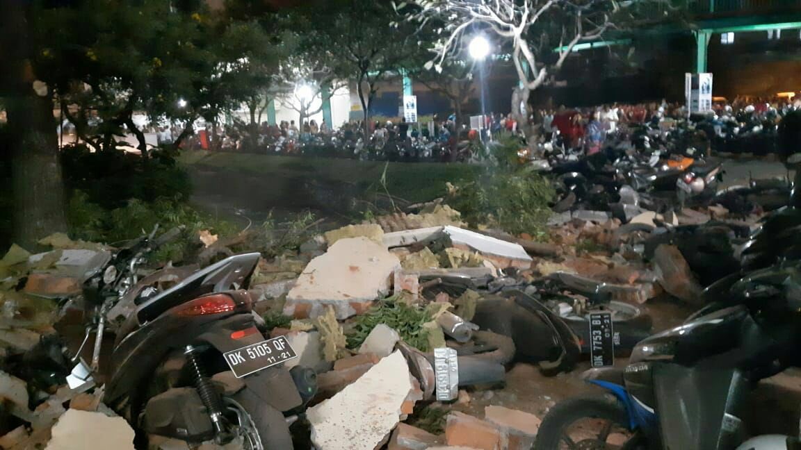 इंडोनेशिया में भूकंप से भारी तबाही, 82 लोगों की मौत, सैकड़ों लोग हुए घायल