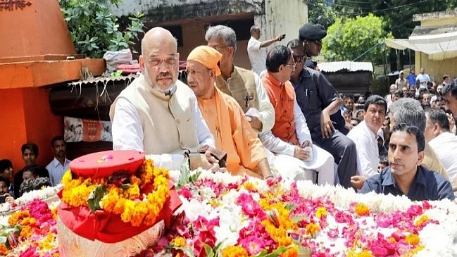 मृणाल पाण्डे का लेख: धर्मशास्त्रों के नियमों के विपरीत हैं अस्थि कलश यात्राएं और कार्यक्रम