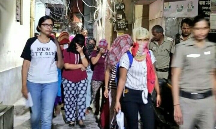 दिल्ली: पहाड़गंज के होटल से छुड़ाई गईं 39 लड़कियां, महिला आयोग ने चलाया ऑपरेशन