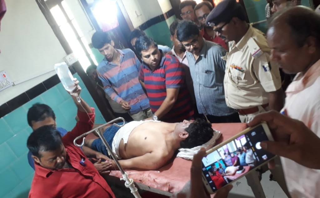 बिहारः मोतिहारी में असिस्टेंट प्रोफेसर को जिंदा जलाने की कोशिश, वाजपेयी पर टिप्पणी से नाराज लोगों ने किया हमला