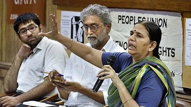 आखिर क्या बला है ‘अर्बन नक्सल’?