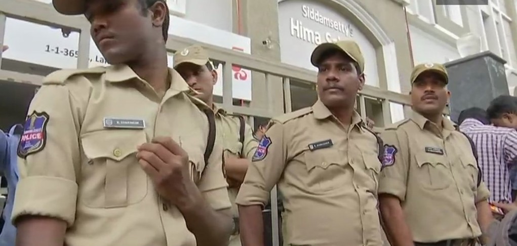 सामाजिक कार्यकर्ताओं की गिरफ्तारी की चौतरफा निंदा, मोदी सरकार पर भय का माहौल पैदा करने का आरोप