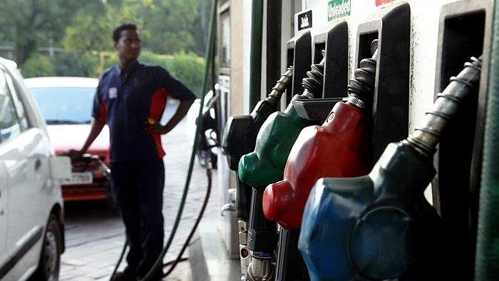 देश में अब तक के सबसे ऊंचे स्तर पर पेट्रोल-डीजल के दाम, बढ़ सकती है महंगाई