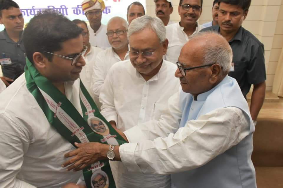 पीएम मोदी के पूर्व चुनावी रणनीतिकार प्रशांत किशोर की राजनीति में एंट्री, जेडीयू का थामा हाथ