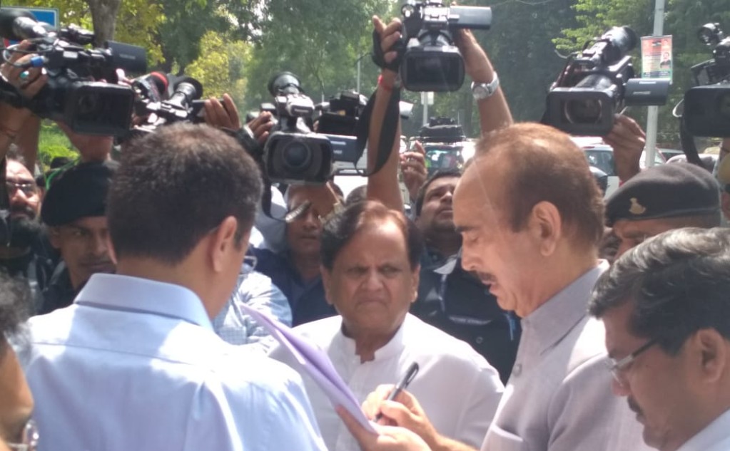 राफेल मुद्दे पर सीएजी से मिली कांग्रेस, निश्चित समय सीमा के अंदर सौदे की विस्तृत जांच की कराने की मांग