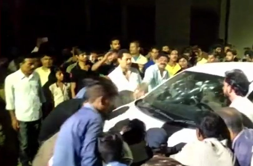 बिहार: मुजफ्फरपुर में अपराधियों ने पूर्व मेयर और ड्राइवर को एके-47 से भूना, हत्या के विरोध में तोड़फोड़-आगजनी