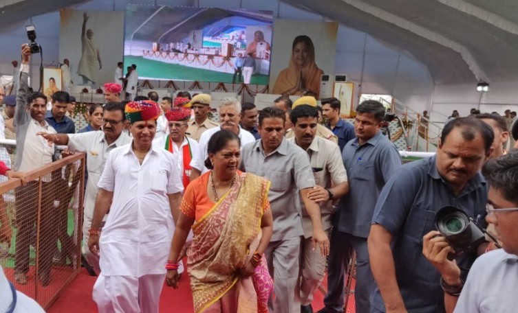 राजस्थानः वसुंधरा सरकार को हाईकोर्ट का झटका, सरकारी खर्च पर नहीं निकाल सकेंगी गौरव यात्रा