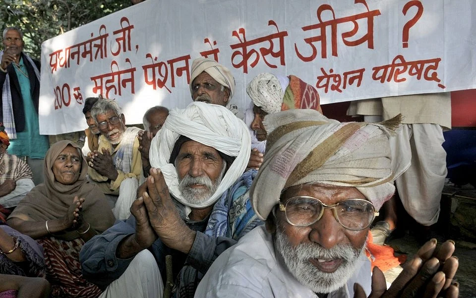 देश के करोड़ों वृद्ध नागरिक सरकार की उपेक्षा के शिकार, वृद्धावस्था पेंशन योजना में जल्द सुधार की जरूरत