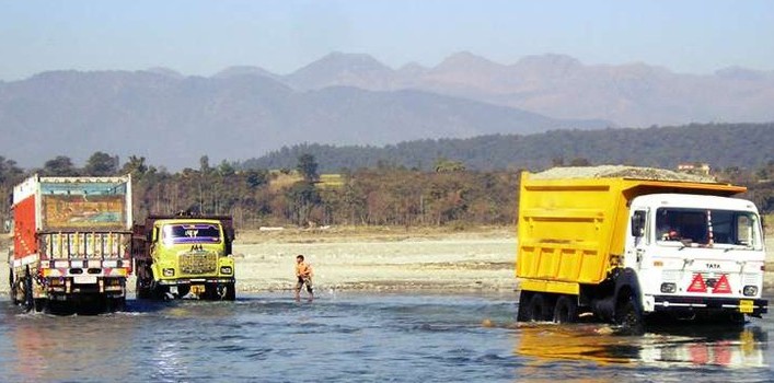 बीजेपी शासित राज्यों में खनन जारी है, सारी रेत सरकारी है : खुलेआम हो रही है नदियों-पहाड़ों की हत्या