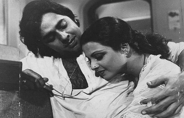 जन्मदिन विशेष: खूबसूरती एक राज है, तन्हाई उनके साथ है, और एक नदी की तरह बहती जा रही हैं रेखा