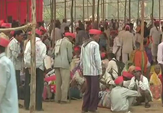 महाराष्ट्र: कई मांगों को लेकर ठाणे पहुंचा 20 हजार किसानों का विरोध मार्च, फडणवीस सरकार पर बेरुखी का आरोप