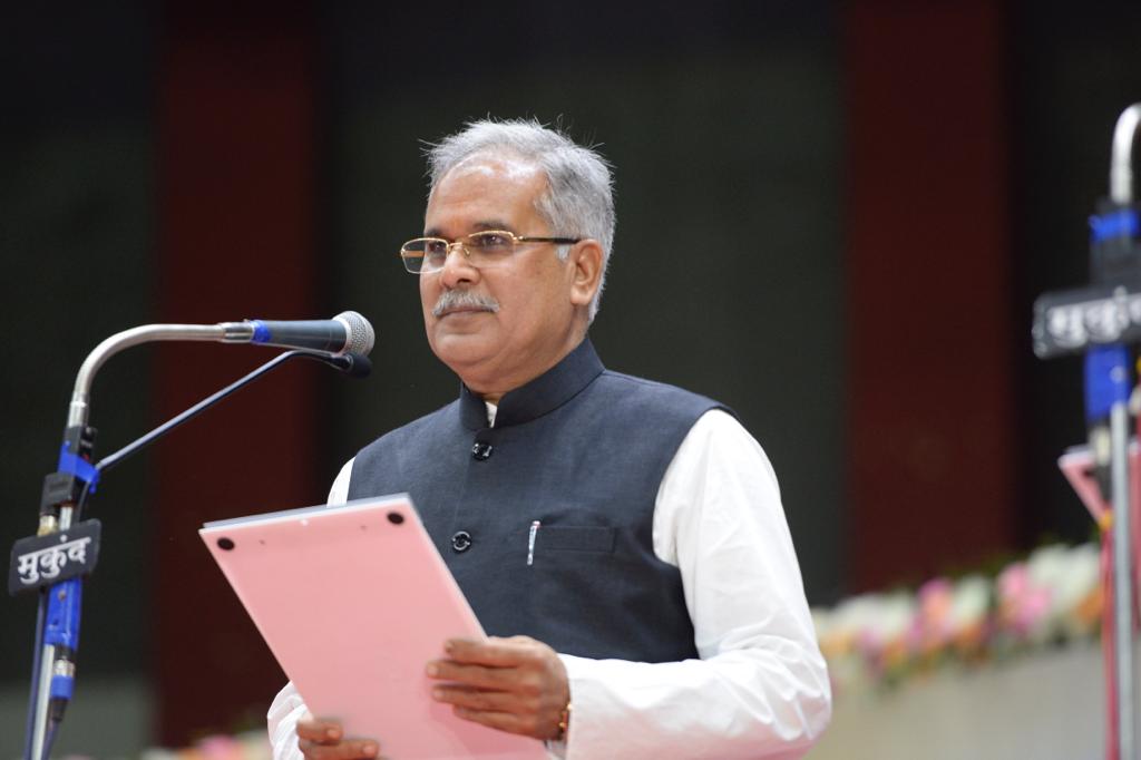 भूपेश बघेल ने ली छत्तीसगढ़ के सीएम पद की शपथ, टीएस सिंहदेव और ताम्रध्वज साहू ने ली मंत्री पद की शपथ
