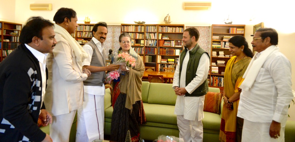 सोनिया से मिलकर स्टालिन, कनिमोझी ने दी जन्मदिन की बधाई, राहुल बोले- गठबंधन की मजबूती के लिए जारी रहेगी वार्ता