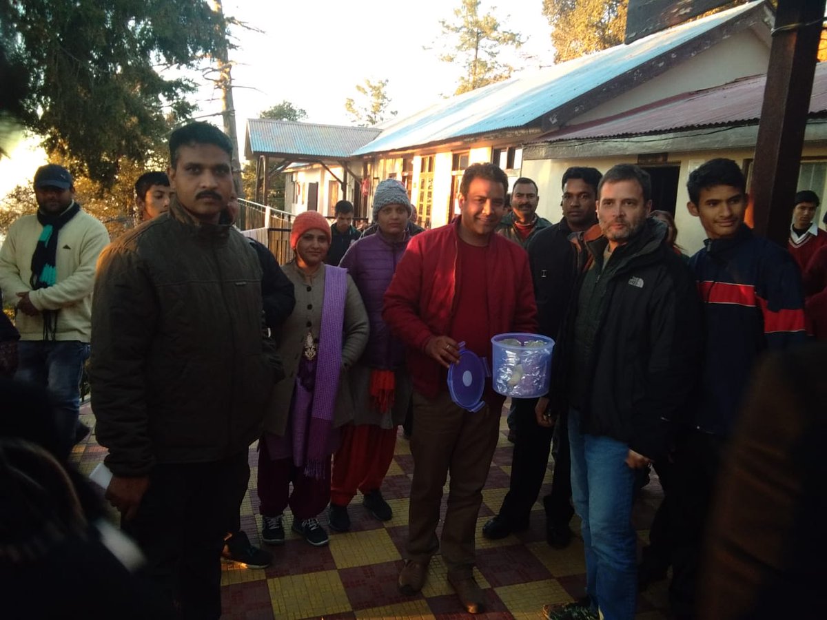 वीडियो: शिमला पहुंचे राहुल गांधी ने दिव्यांग बच्चों के साथ खेला शतरंज