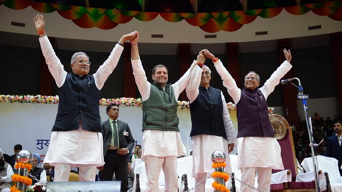वीडियोः छत्तीसगढ़ के मुख्यमंत्री बने भूपेश बघेल, साथ में दो मंत्रियों ने भी ली शपथ