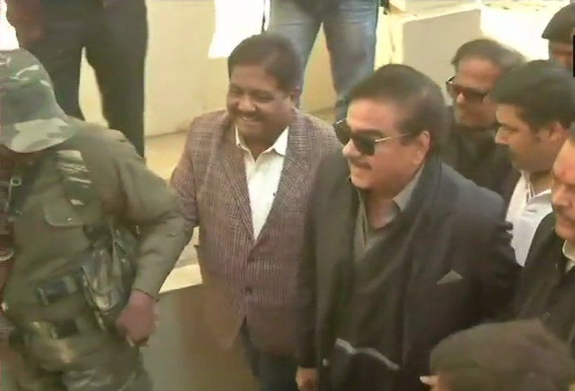 एनडीए में भगदड़ के बीच बीजेपी नेता शत्रुघ्न सिन्हा लालू यादव से मिले, क्या जल्द ही पार्टी छोड़ेंगे शॉटगन?