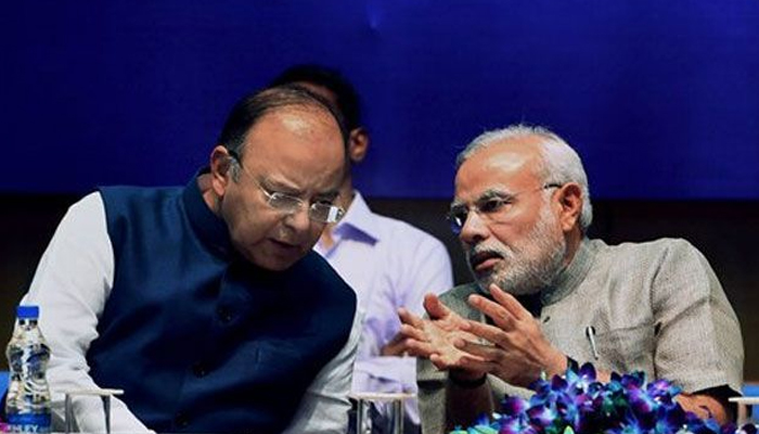 पहले सरकार ने कहा था, आरबीआई से नहीं चाहिए एक भी पैसा, अब घाटा कम करने के लिए फैलाया हाथ