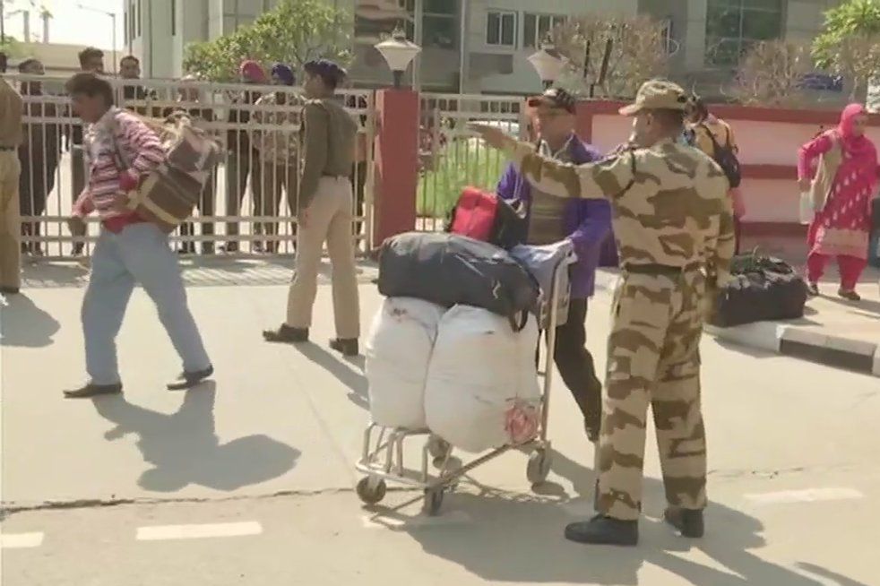 सीमा पर तनाव के बीच भारत-पाक के कई एयरपोर्ट बंद, जम्मू, श्रीनगर, लेह, चंडीगढ़, अमृतसर, देहरादून से सभी उड़ानें रद्द