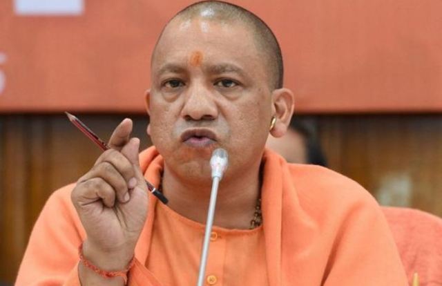 यूपी में कर्मचारियों की हड़ताल के ऐलान से उड़ी योगी सरकार की नींद, लगाया एस्मा, लेकिन कर्मचारी अब भी अड़े