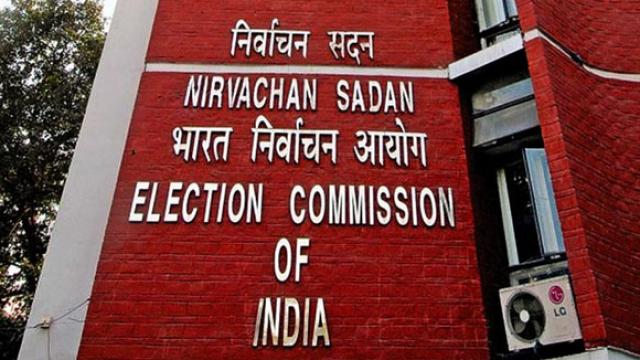 मोदी सरकार के महकमे खुलेआम कर रहे हैं आचार संहिता का उल्लंघन, नाराज चुनाव आयोग ने नोटिस जारी कर मांगा जवाब