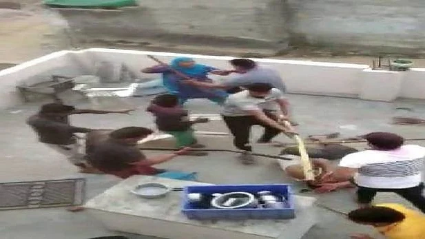 मनोहर सरकार में दबंगों ने खेला ‘खूनी खेल’, मुस्लिम परिवार को बेरहमी से पीटा, वायरल वीडियो में चीख पुकार कैद