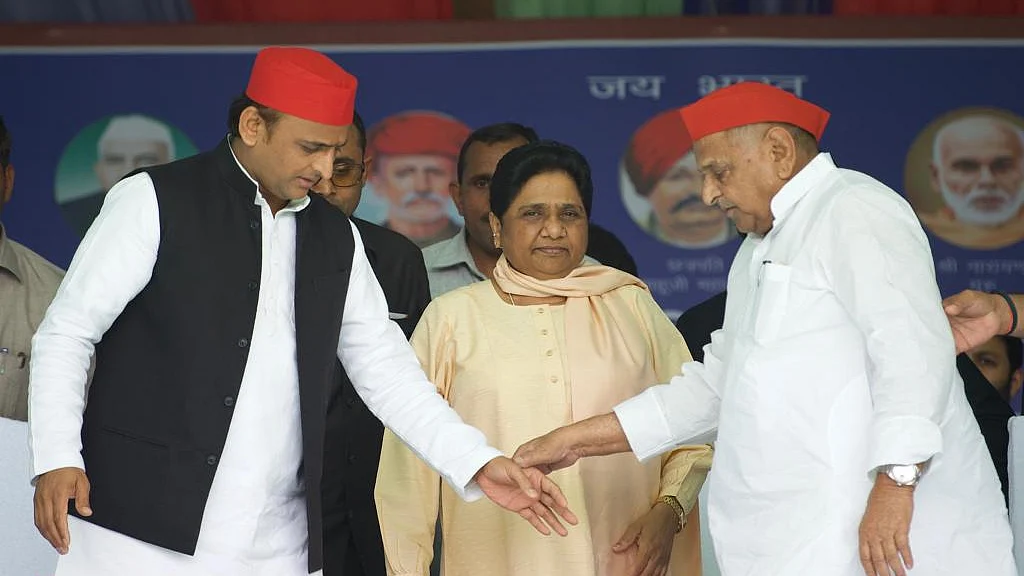 24 साल बाद साथ आए माया और मुलायम, मैनपुरी में नेताजी ने कहा शुक्रिया तो बहनजी ने बताया पिछड़ों का सबसे बड़ा नेता